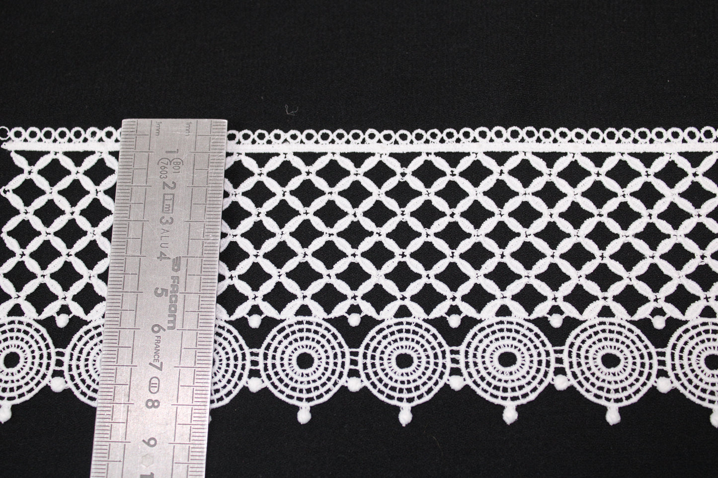 Galon - guipure blanche - motif complexe - photo 3/3 | So Tissus