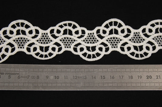 Galon - guipure blanche - motif arabesque - photo 2/3 | So Tissus