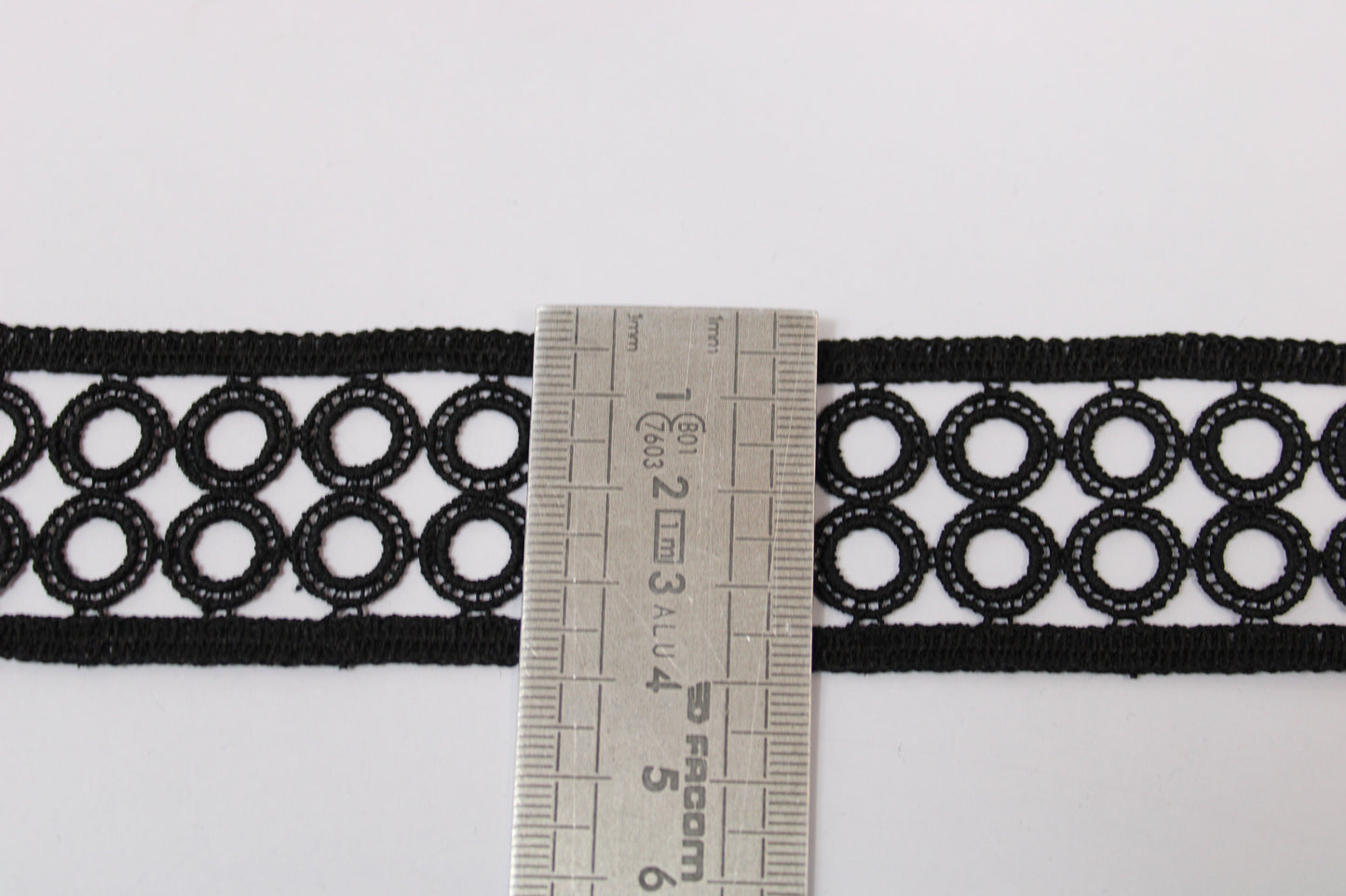Galon - guipure noir - motif circulaire - photo 3/3 | So Tissus