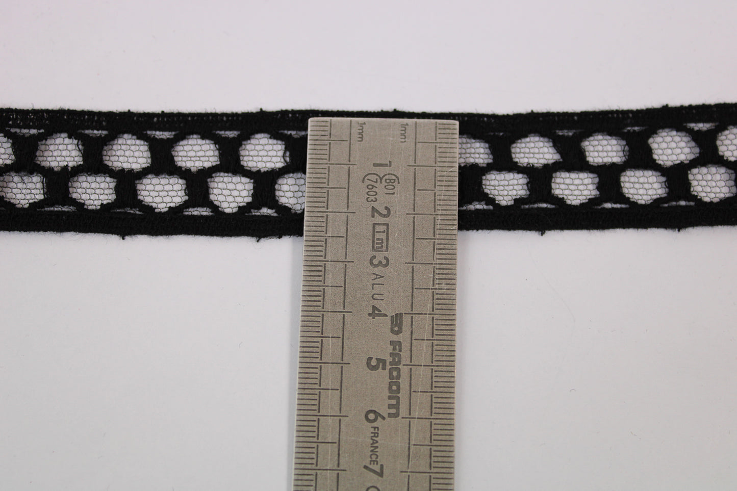 Galon - guipure noire - motif circulaire - photo 3/3 | So Tissus