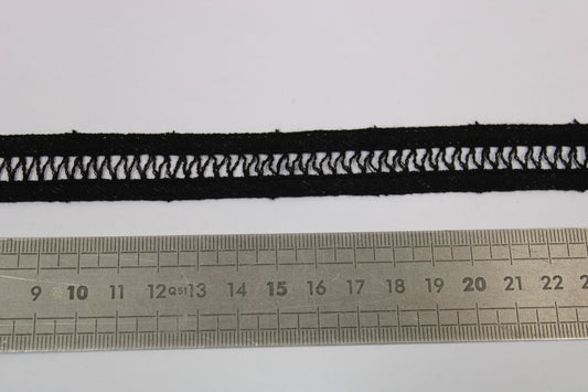 Galon - guipure noir - motif zig-zag - photo 2/3 | So Tissus