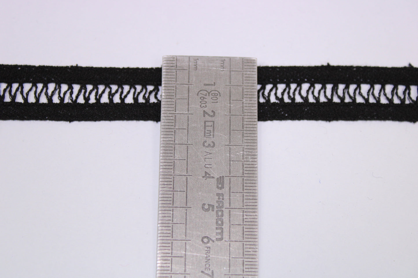 Galon - guipure noir - motif zig-zag - photo 3/3 | So Tissus
