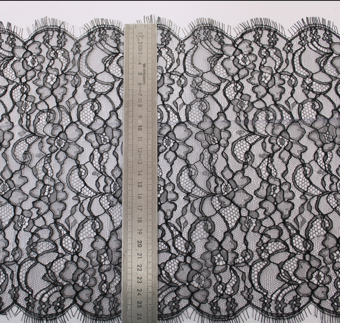Galon - dentelle fleuri - noir - photo 3/3 | So Tissus