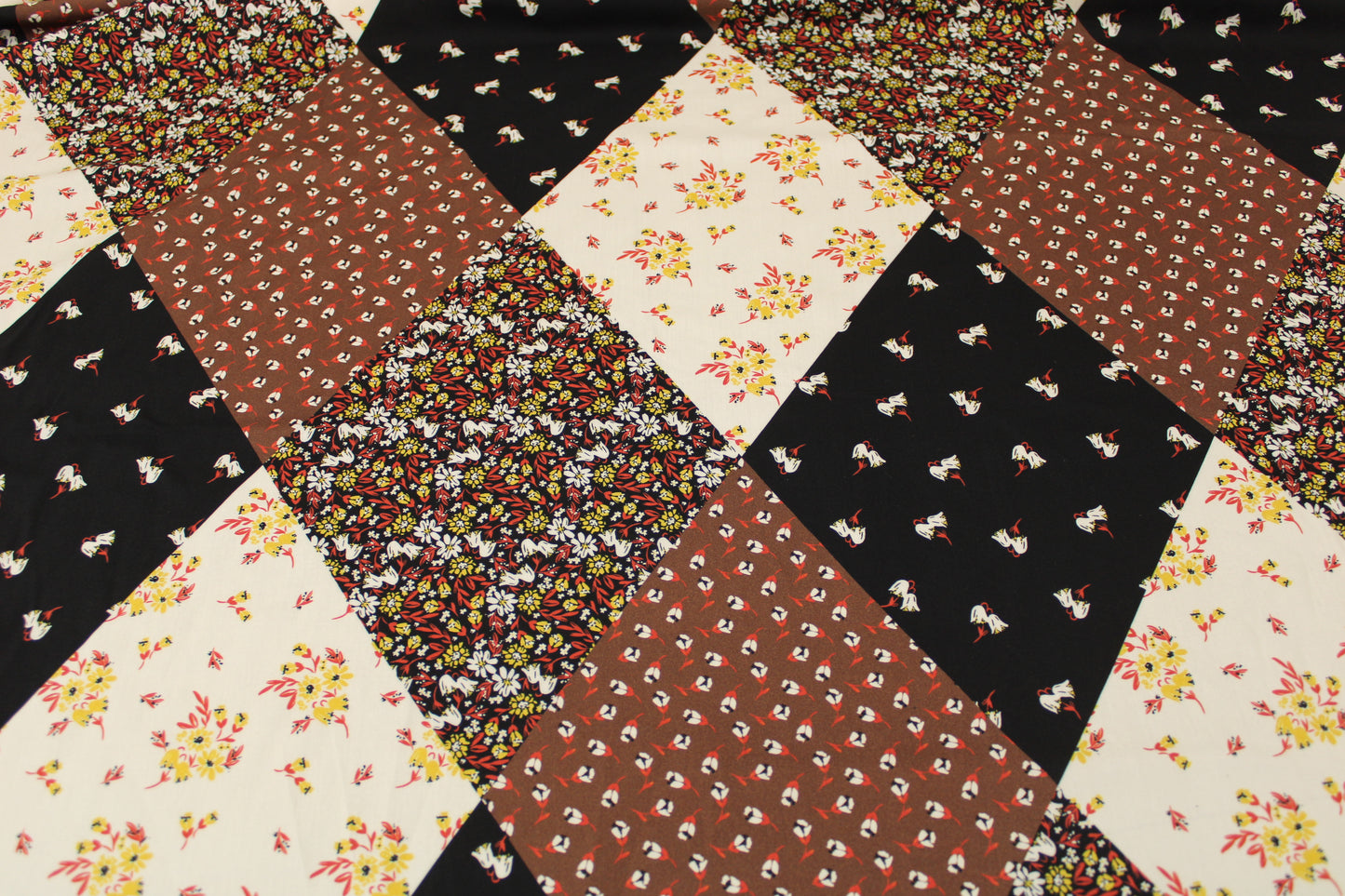 Tissu viscose - imprimé patchwork - photo 4/4 | So Tissus