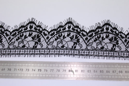 Galon - dentelle noire - motif fleuri - photo 2/3 | So Tissus