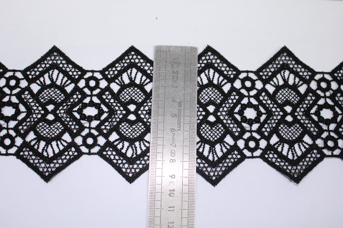 Galon - guipure noire - motif éthnique - photo 3/3 | So Tissus