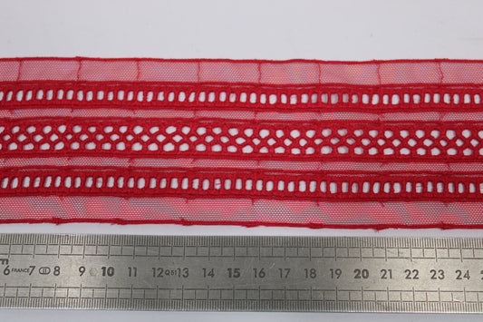 Galon - dentelle rouge - motif géométrique - photo 2/3 | So Tissus