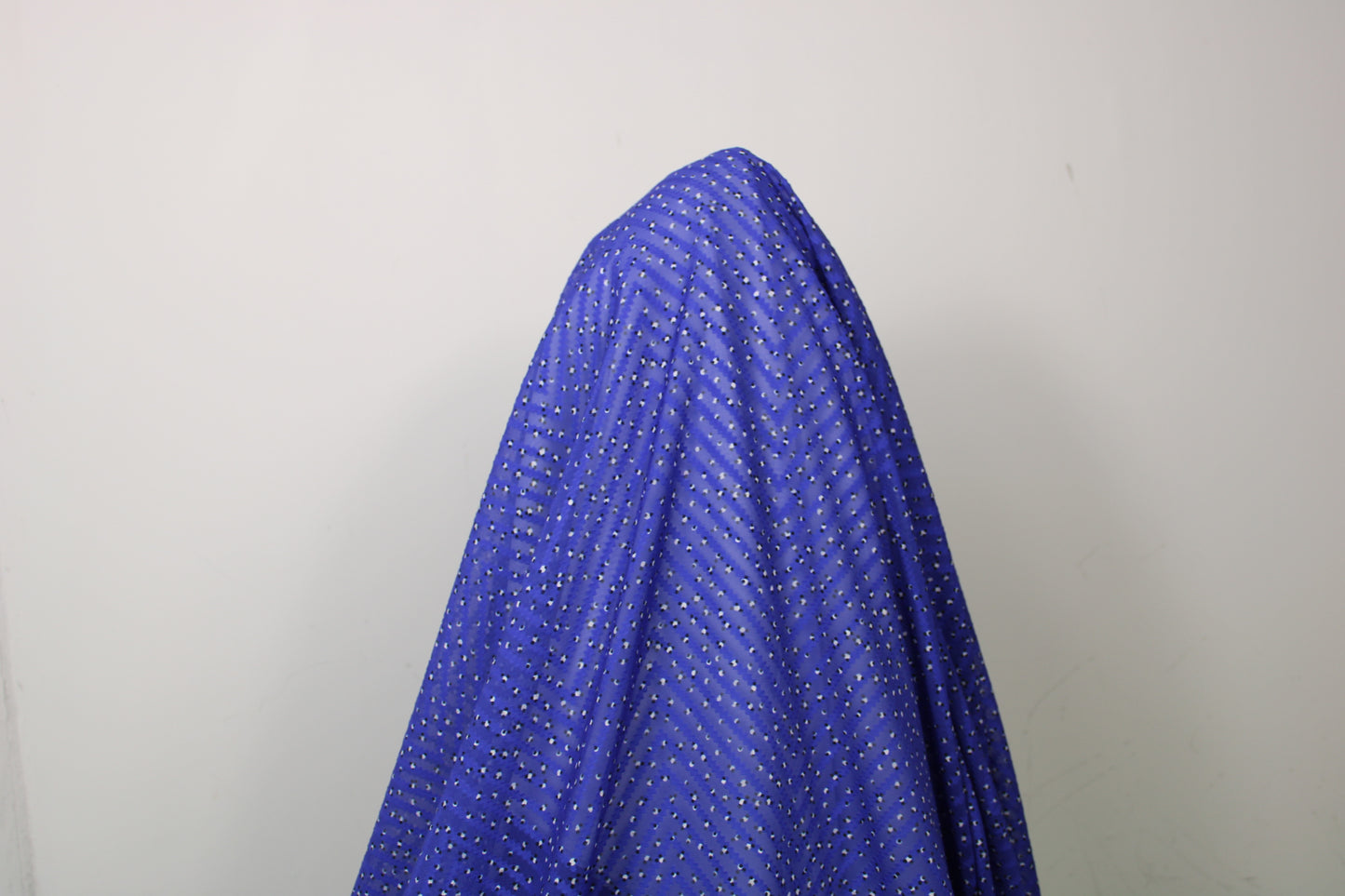Tissu mousseline - imprimé moucheté et chevron - ton bleu nuit - photo 5/5 | So Tissus