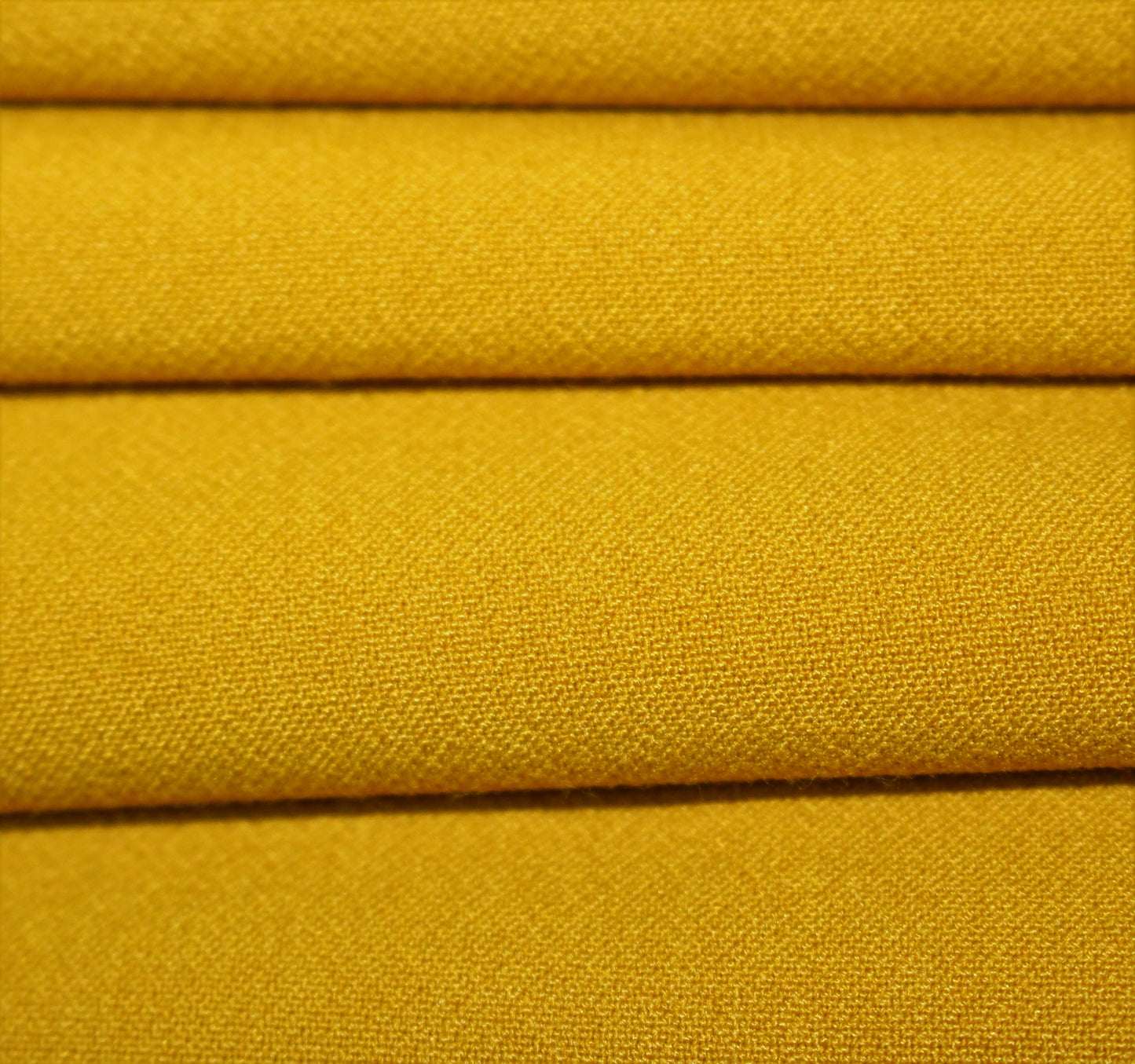 Tissus haute couture. Tissus au mètre pas cher. Tissus pas cher. Acheter tissus au mètre. Tissus français. Tissus de grandes maisons. Tissus haut de gamme. Tissus pour collection. Tissus pour createur. Jeune createur. Laine. Soie. Coton. Lin.