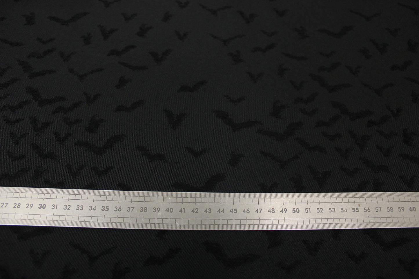 Tissu brocart motif chauve-souris - noir - photo 5/5 | So Tissus