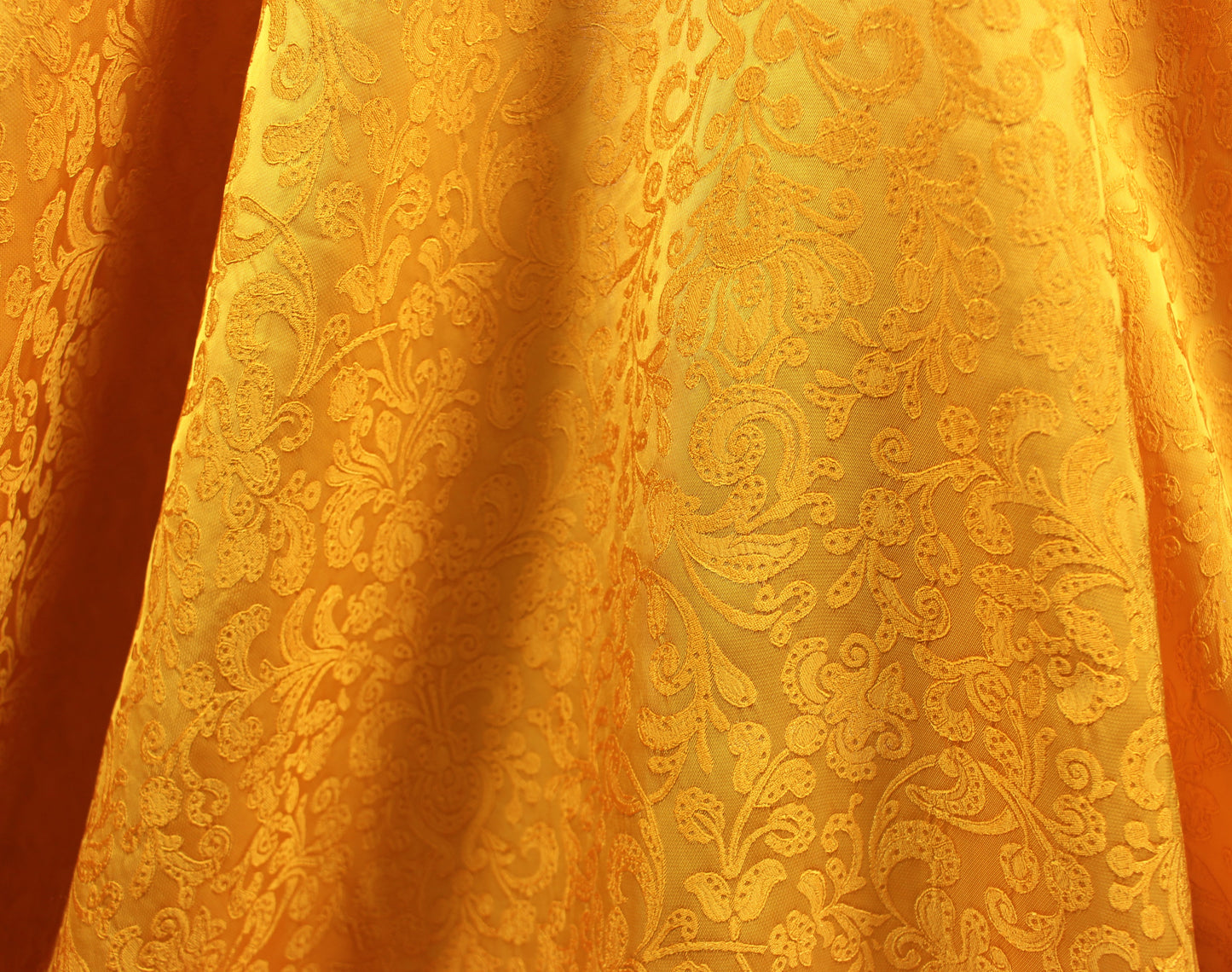 Tissus haute couture. Tissus au mètre pas cher. Tissus pas cher. Acheter tissus au mètre. Tissus français. Tissus de grandes maisons. Tissus haut de gamme. Tissus pour collection. Tissus pour createur. Jeune createur. Laine. Soie. Coton. Lin.