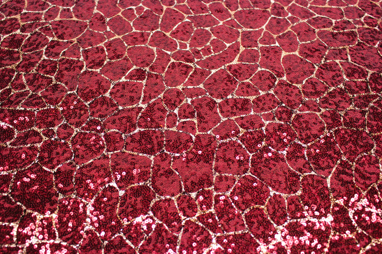 Tissu sequin - motif tacheté - bordeaux et doré - photo 5/5 | So Tissus
