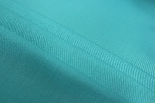 Tissus haute couture. Tissus au mètre pas cher. Tissus pas cher. Acheter tissus au mètre. Tissus français. Tissus de grandes maisons. Tissus haut de gamme. Tissus pour collection. Tissus pour createur. Jeune createur. Laine. Soie. Coton. Lin.