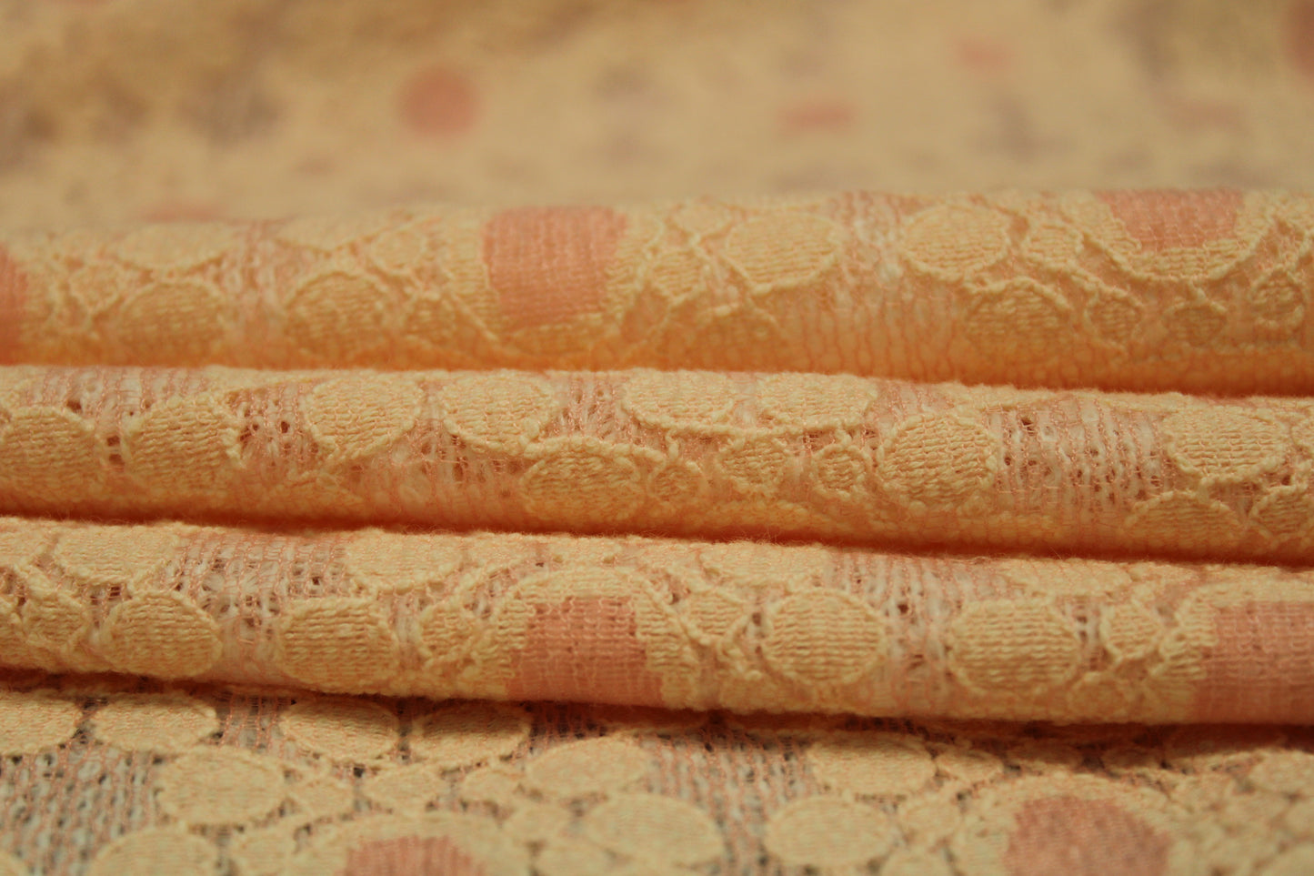 Tissu dentelle épaisse - saumon - photo 3/3 | So Tissus