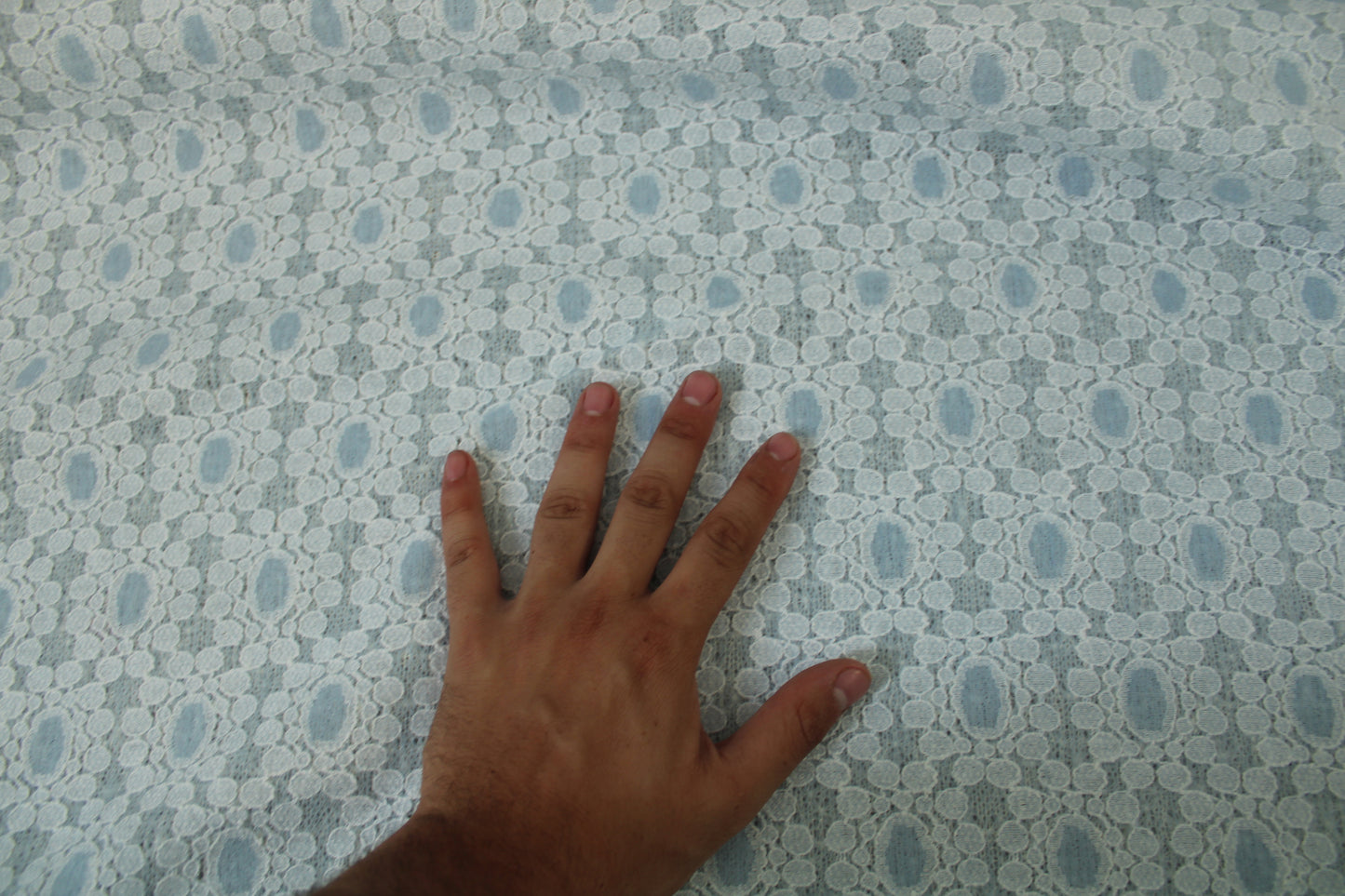 Tissu dentelle épaisse - bleu ciel - photo 4/4 | So Tissus