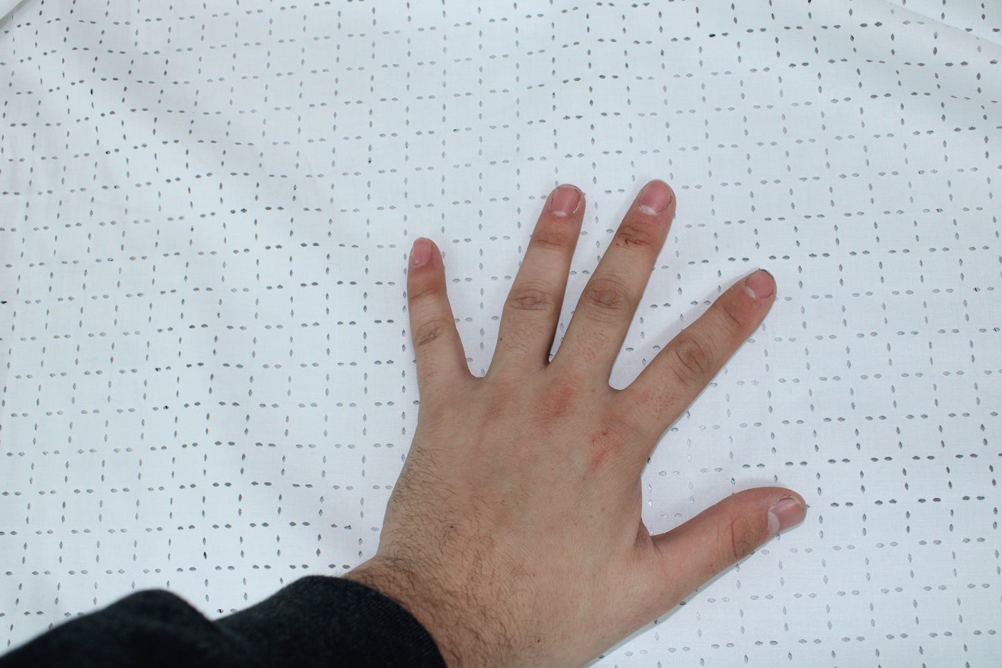 Tissu broderie anglaise laser - blanc - photo 4/4 | So Tissus