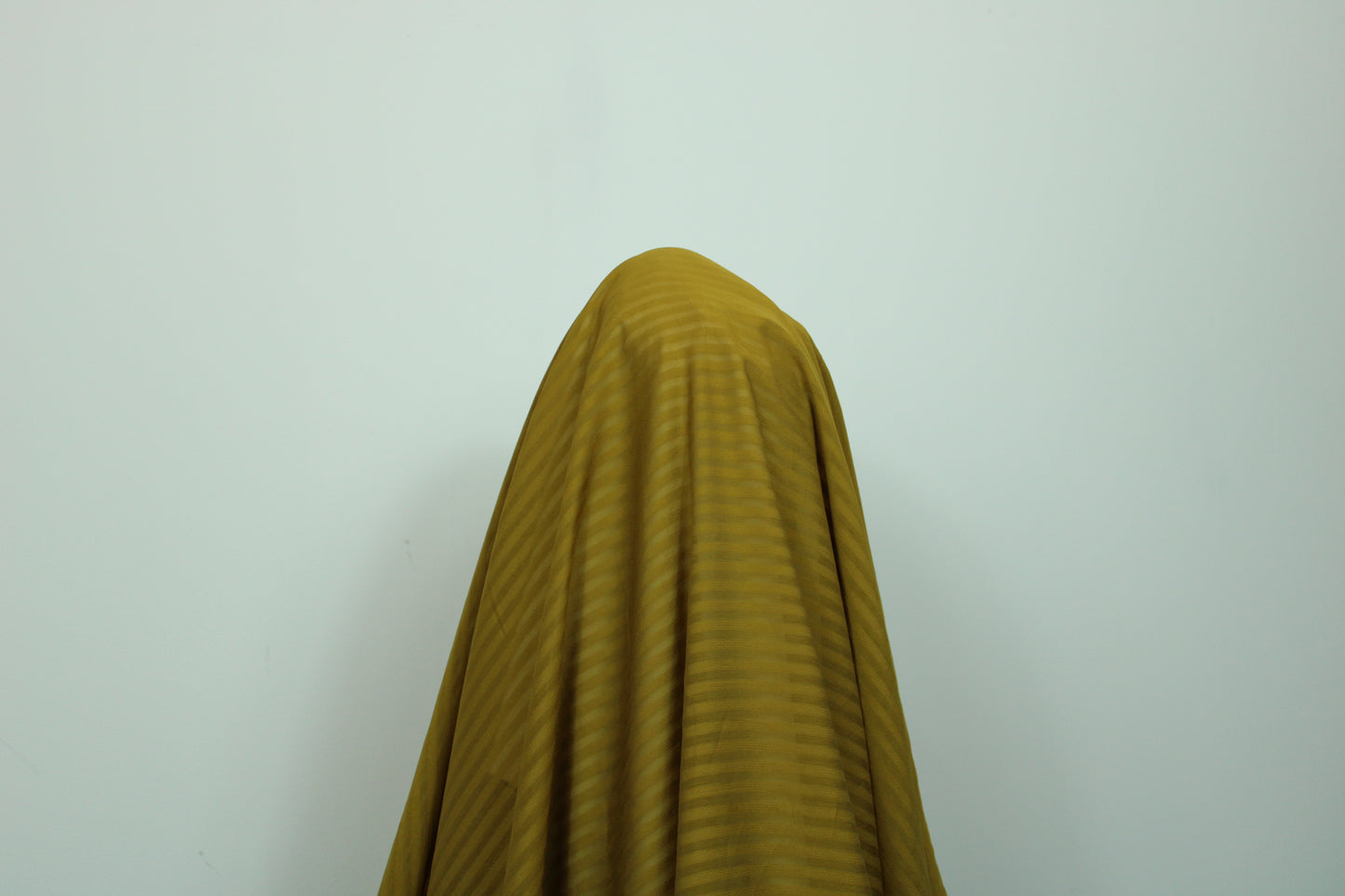 Tissu voile de viscose- à rayures - jaune ocre - photo 3/3 | So Tissus