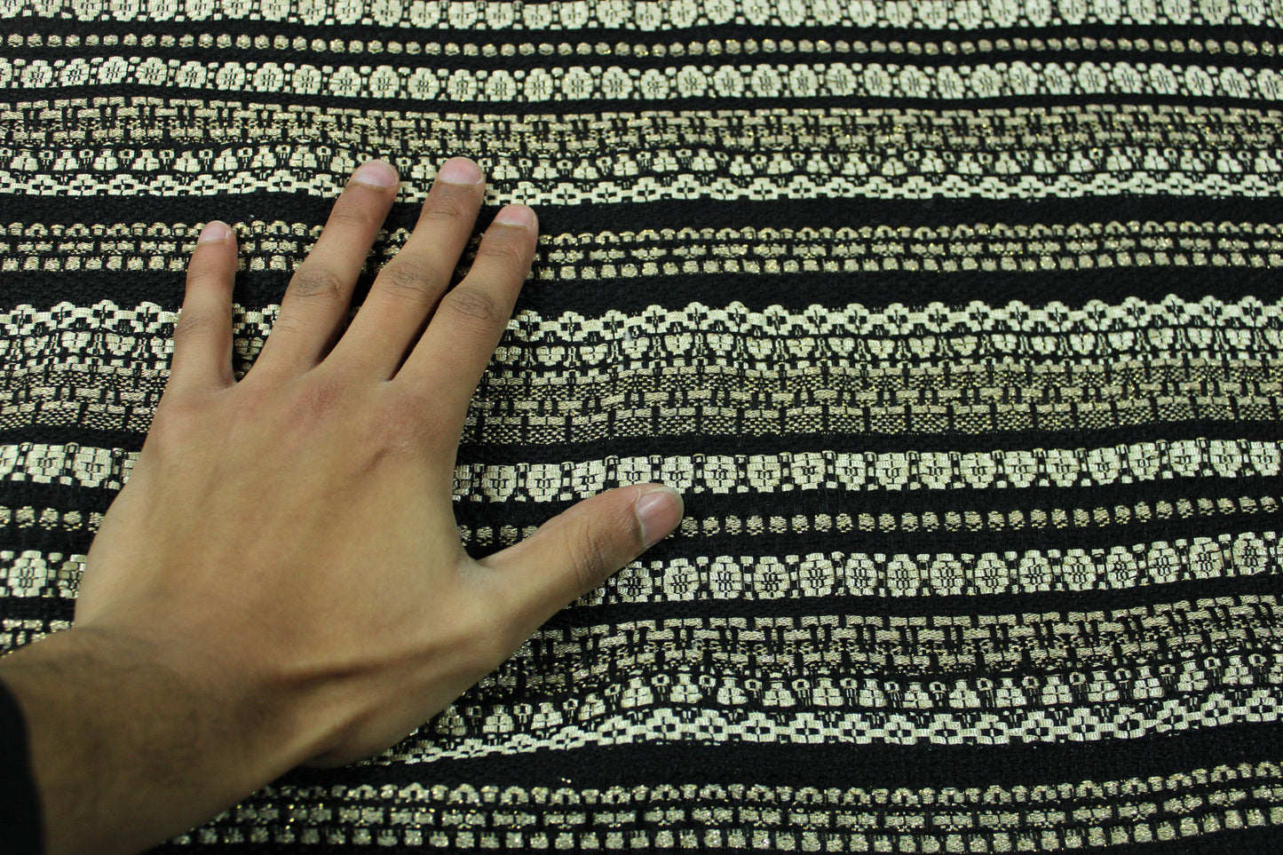 Tissu tweed - noir et doré - photo 4/4 | So Tissus