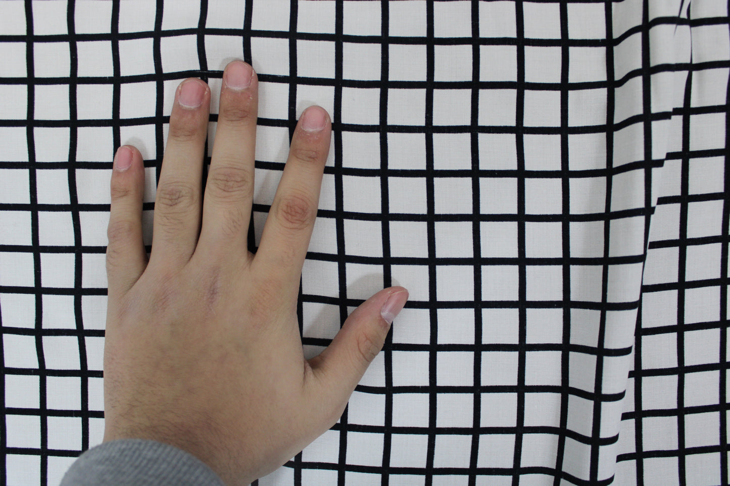 Tissu javanaise de viscose - à carreaux noir et blanc - photo 4/4 | So Tissus