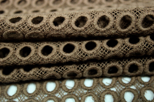 Tissu guipure à motif géométrique - châtaigne - photo 2/6 | So Tissus