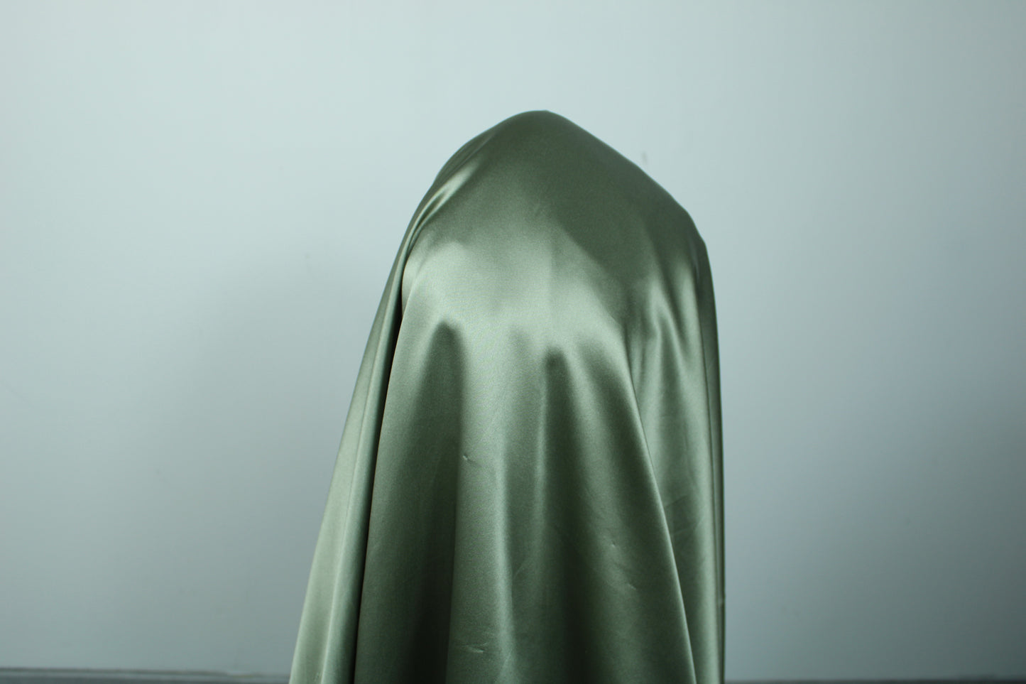 Tissu satin de soie 100% - gris vert - photo 3/3 | So Tissus