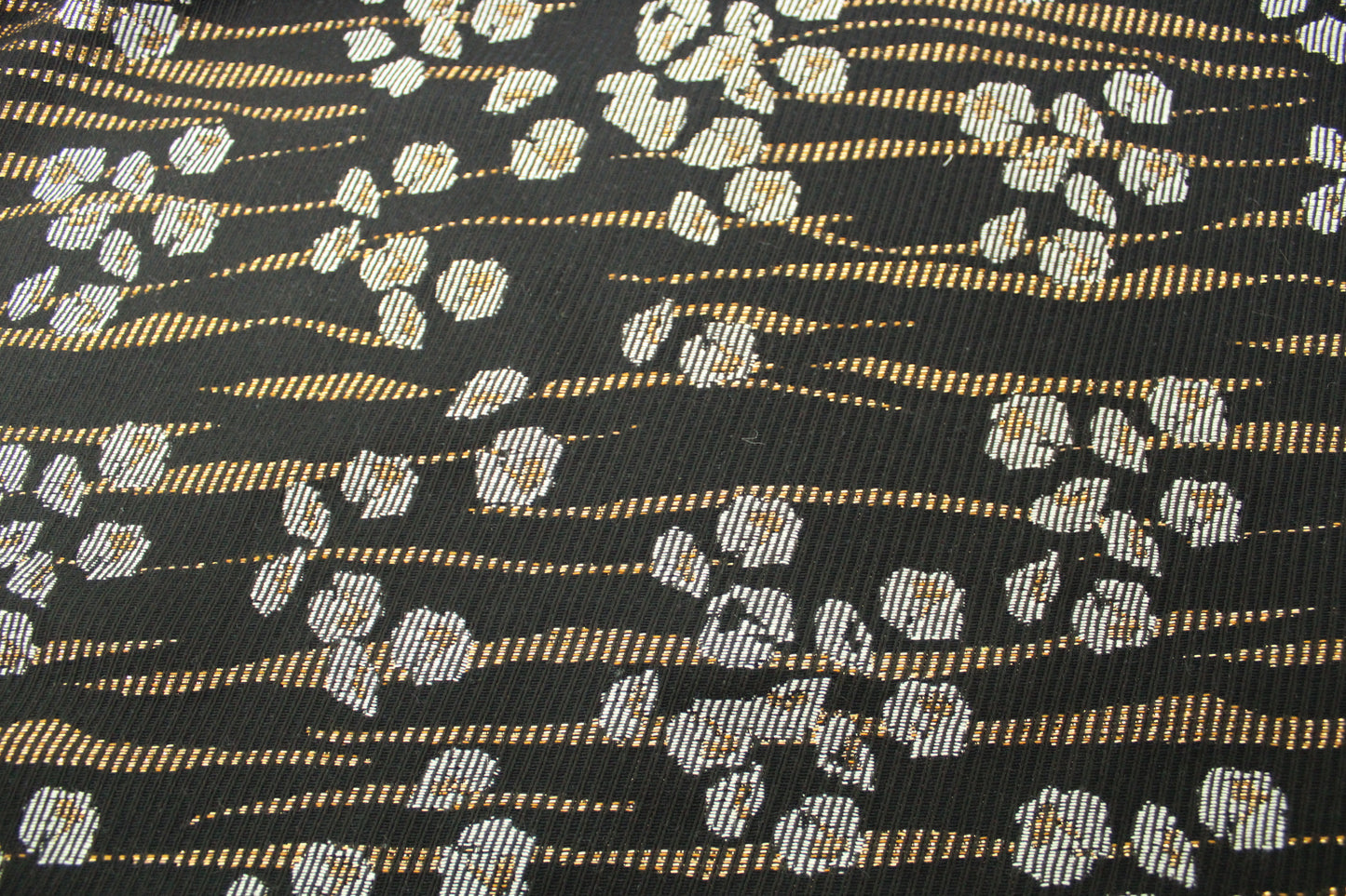 Tissu brocart - imprimé fleuri - noir et doré - photo 5/5 | So Tissus