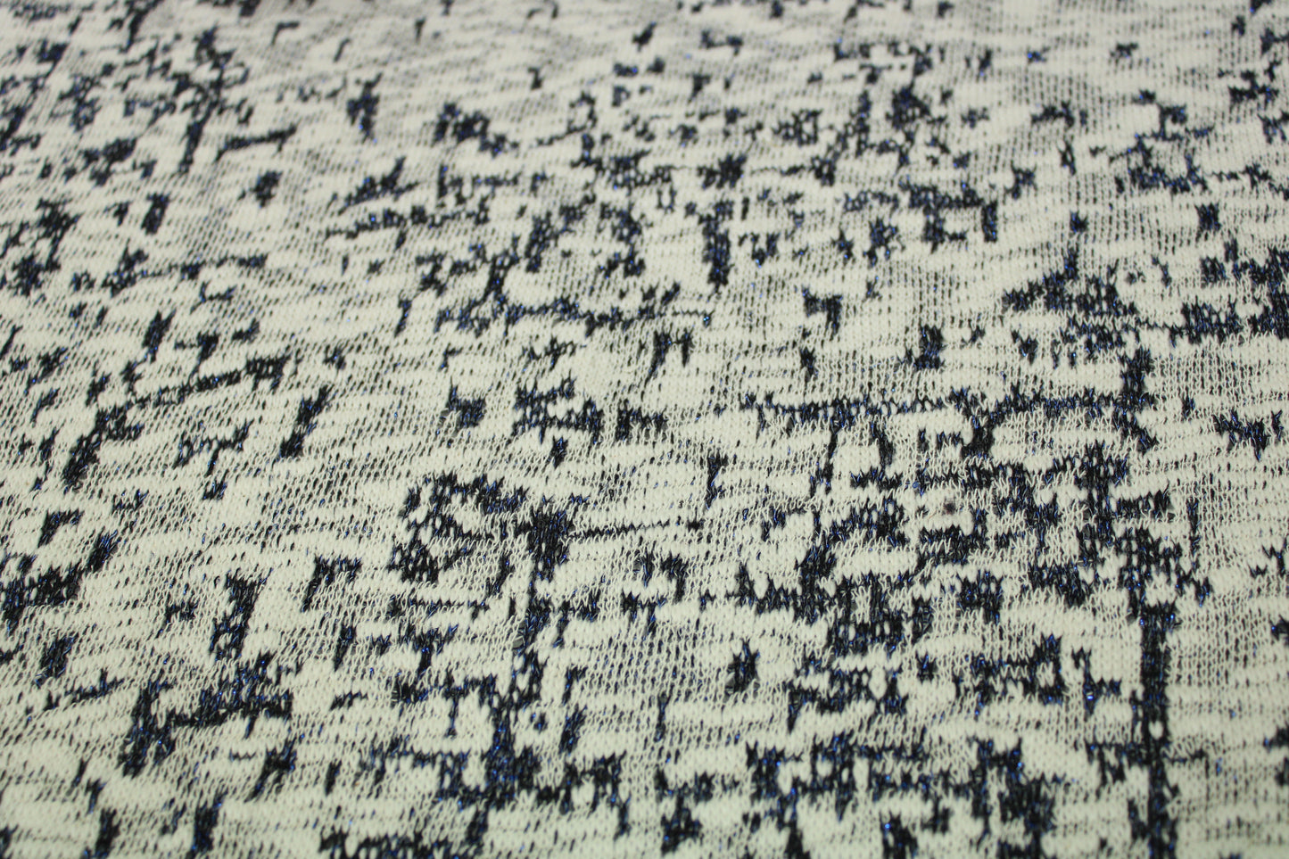 Tissu maille tacheté - blanc, gris et bleu - photo 5/5 | So Tissus