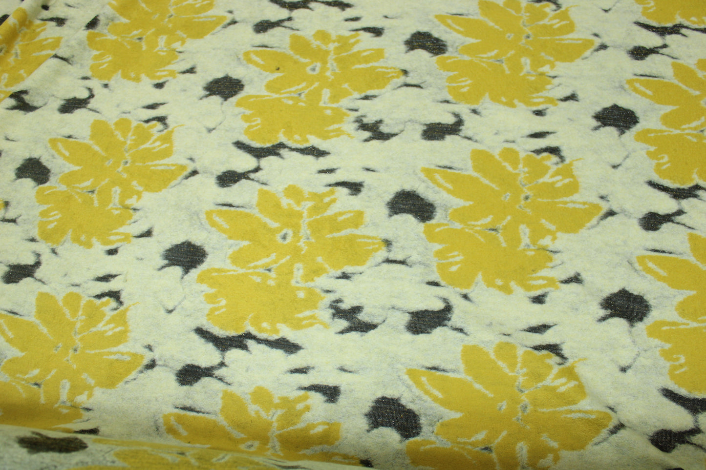 Tissu maille duveteuse - imprimé fleuri - ton jaune - photo 5/5 | So Tissus