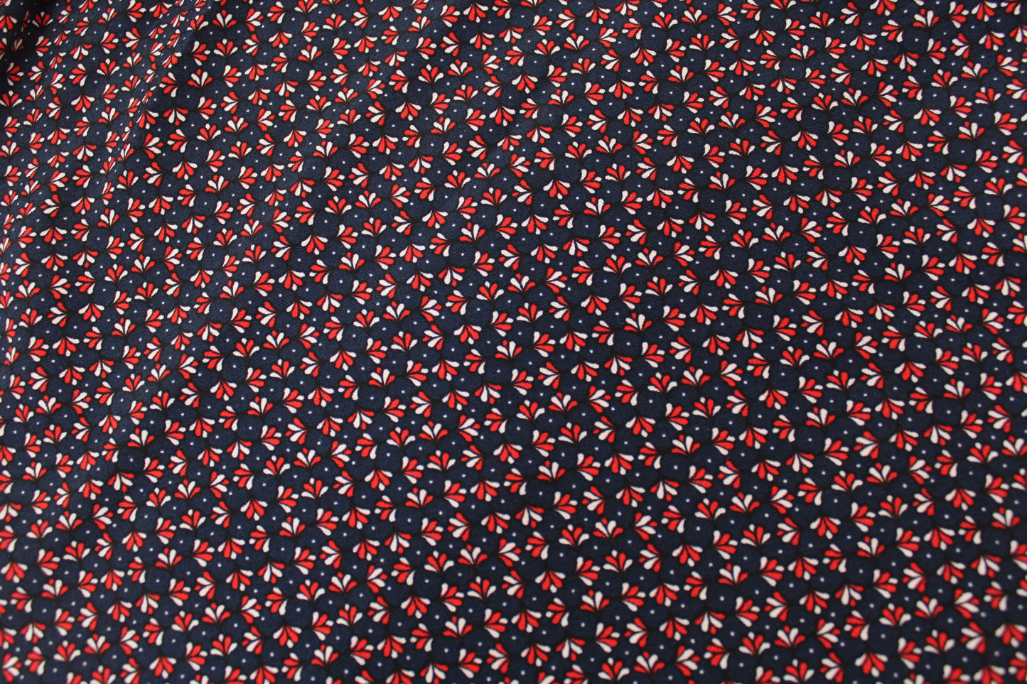 Tissu crêpe viscose - imprimé lotus abstrait - photo 5/5 | So Tissus