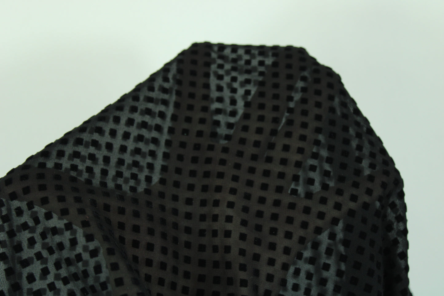 Tissu dévoré - motif géométrique - noir - photo 5/5 | So Tissus