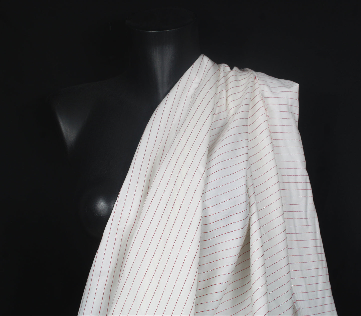 Tissu viscose - à rayures - blanche et rouge lurex - photo 4/5 | So Tissus