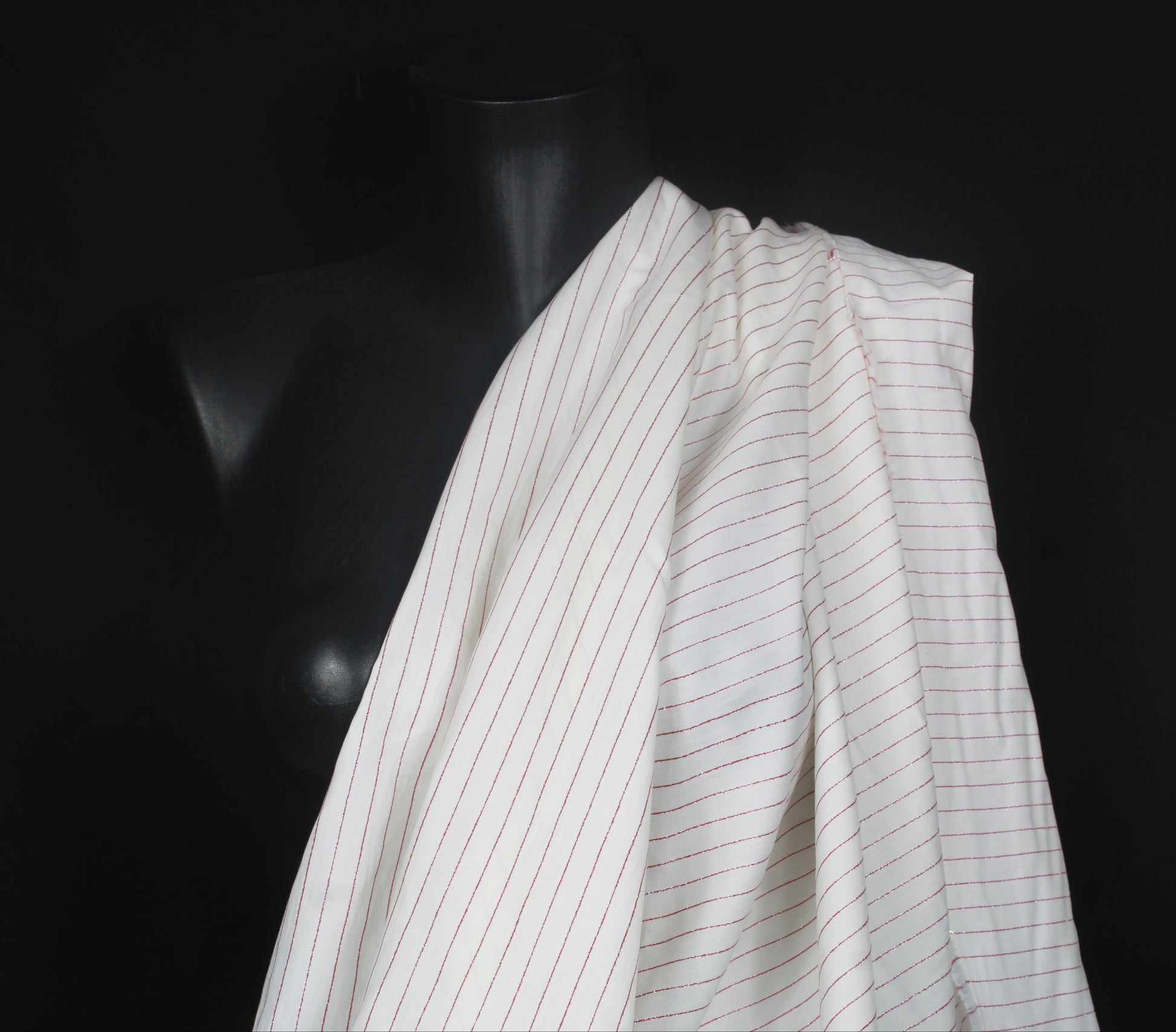 Tissu viscose - à rayures - blanche et rouge lurex - photo 4/5 | So Tissus