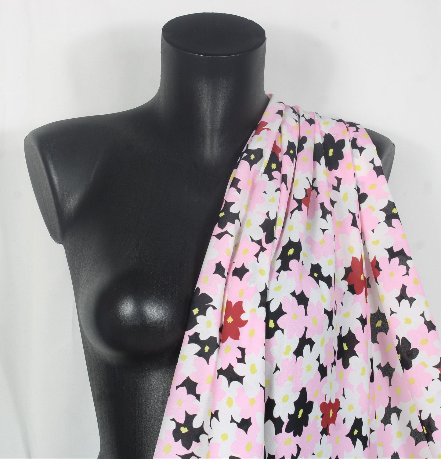 Tissu crêpe georgette  - imprimé fleurs vintages  - noir, rose et blanc - photo 4/5 | So Tissus