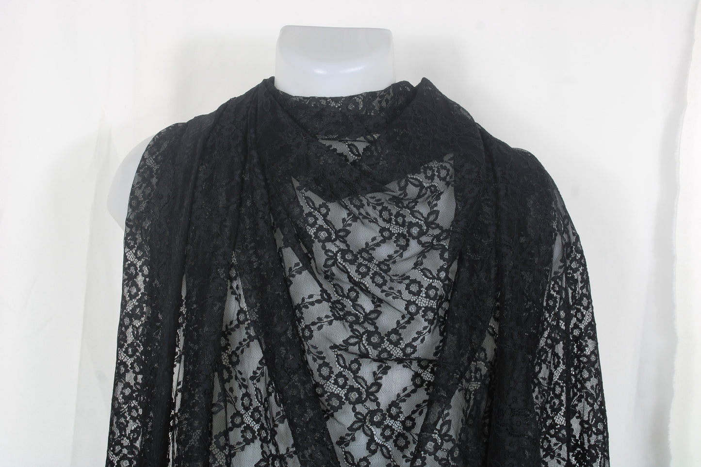 Tissu dentelle - motif fleuri - noir - photo 3/4 | So Tissus