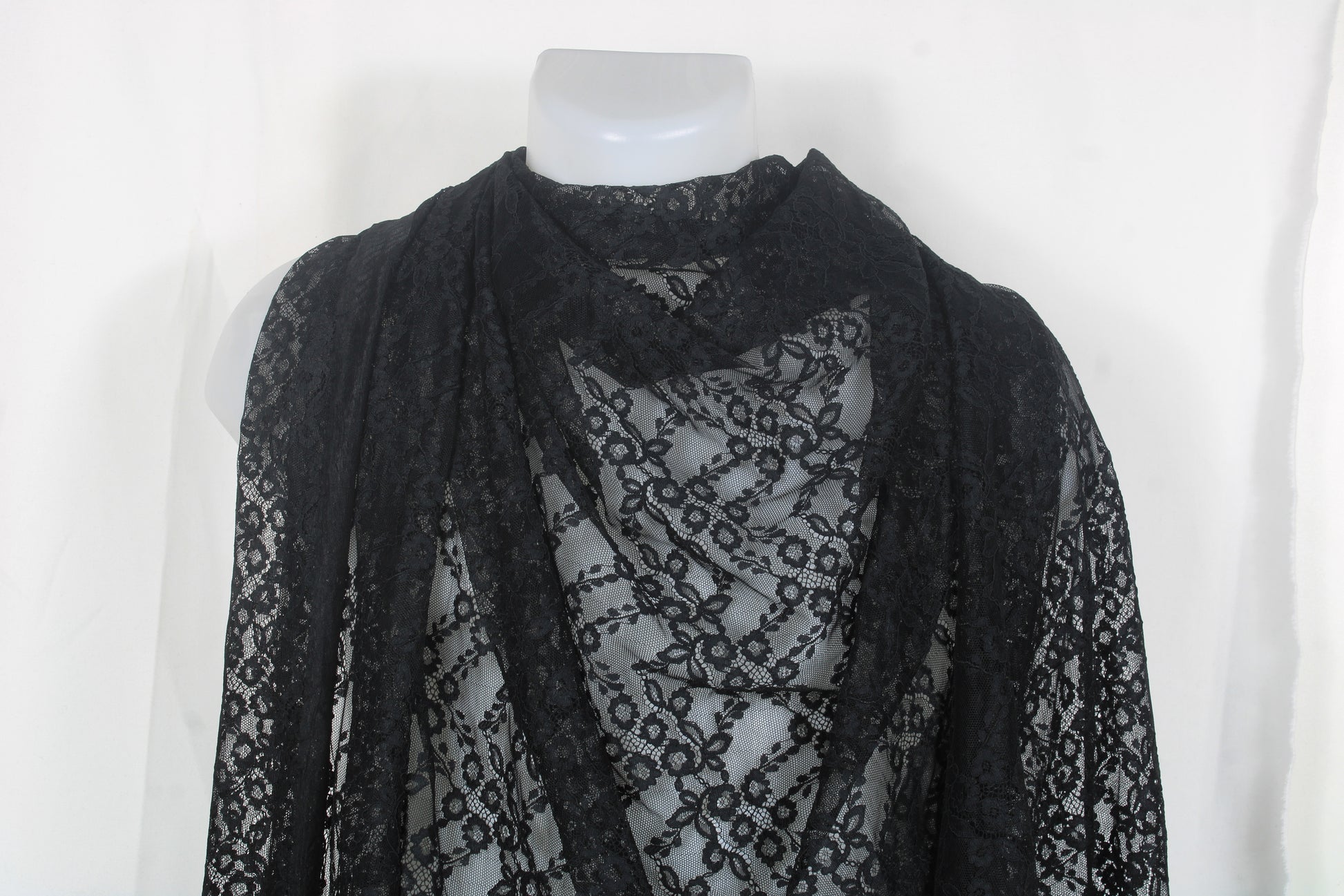 Tissu dentelle - motif fleuri - noir - photo 3/4 | So Tissus