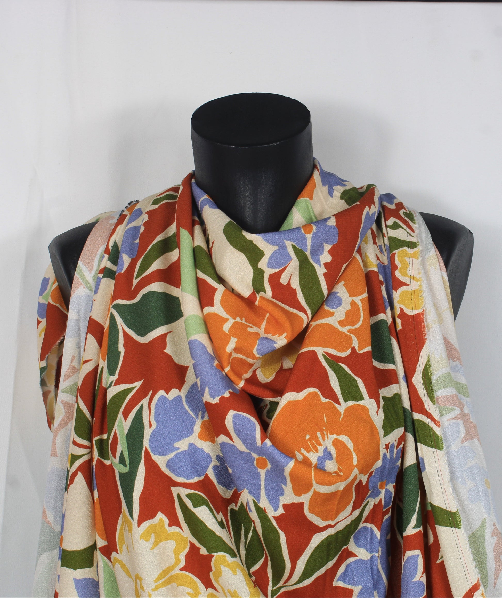 Tissu crêpe viscose - imprimé fleuri - ton terracota - photo 4/5 | So Tissus