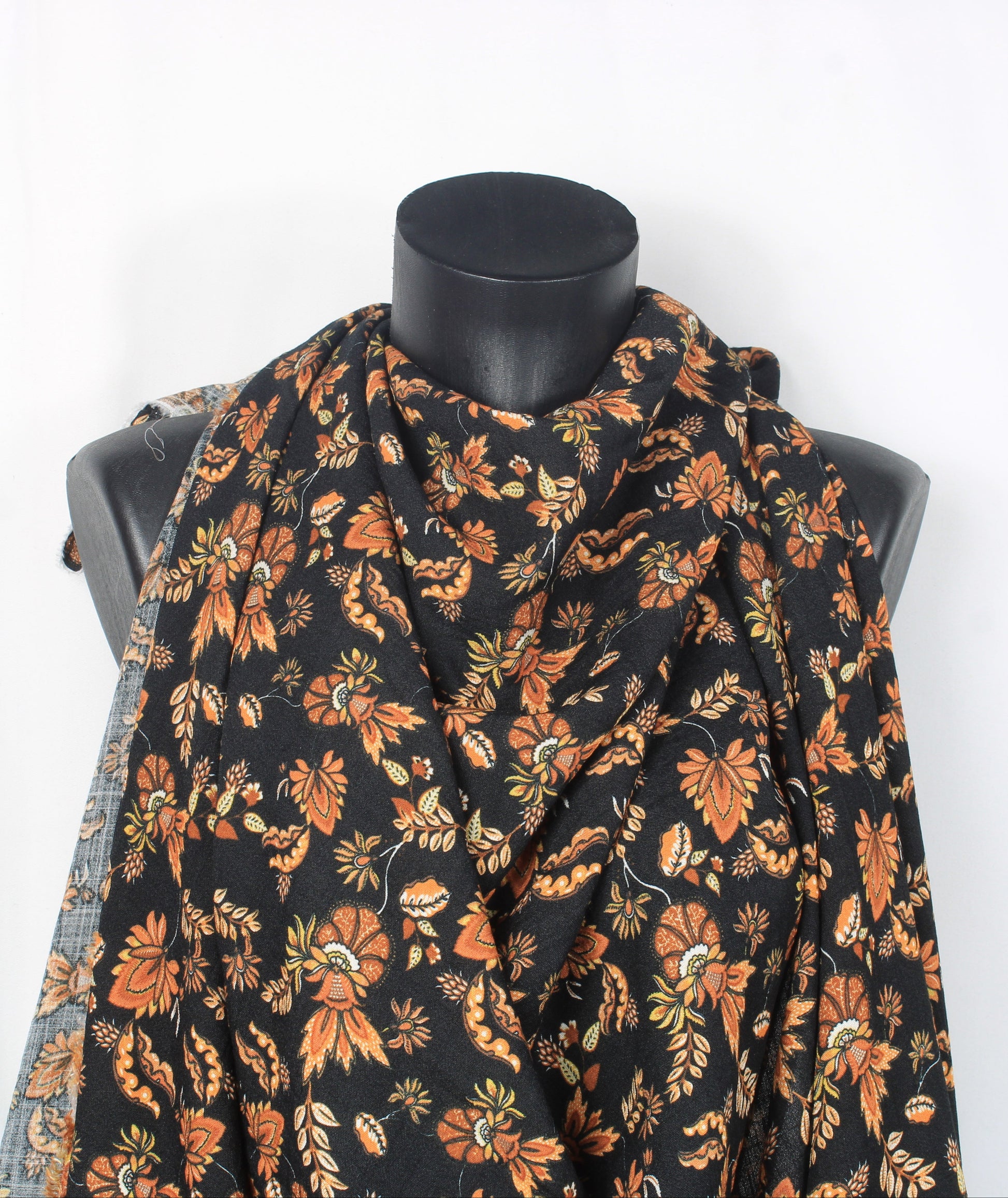 Tissu crêpe viscose - imprimé fleuri - ton orange - photo 4/5 | So Tissus