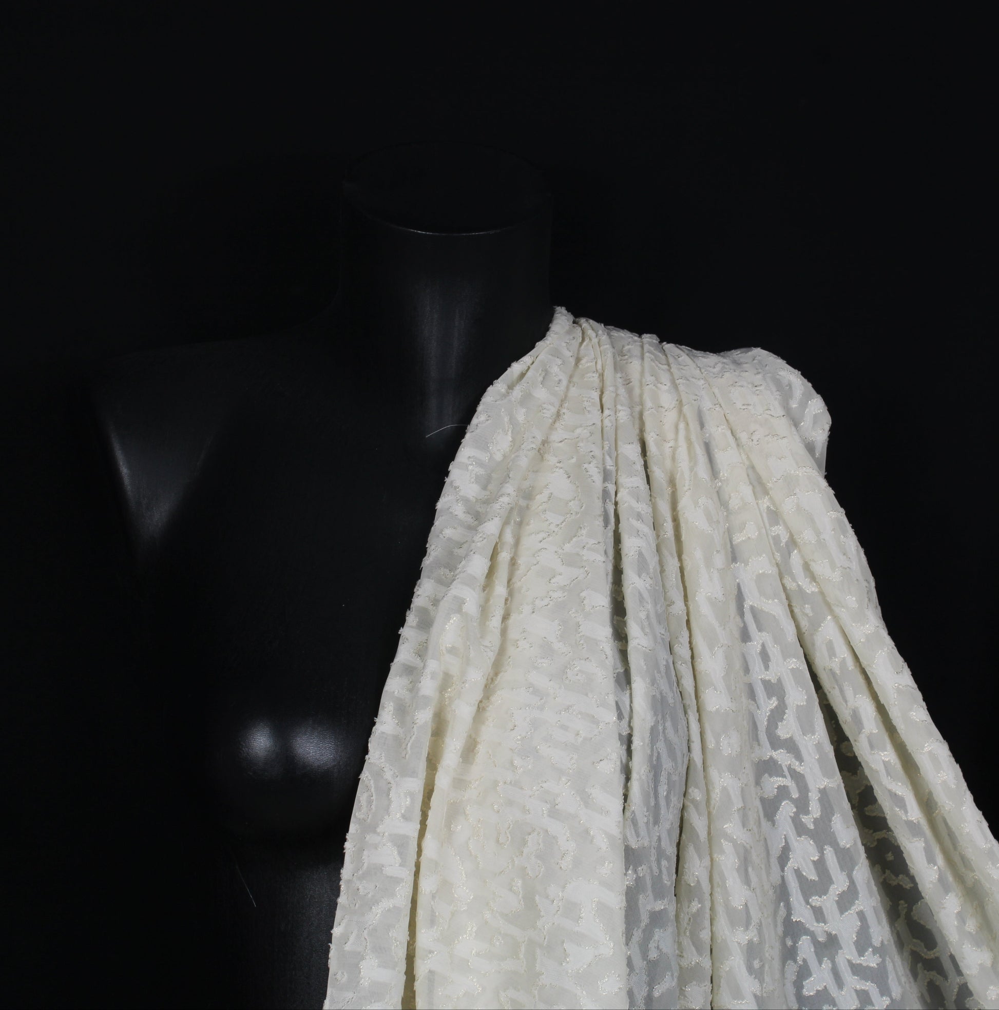 Tissu dévoré - motif tacheté - écru et doré - photo 3/5 | So Tissus