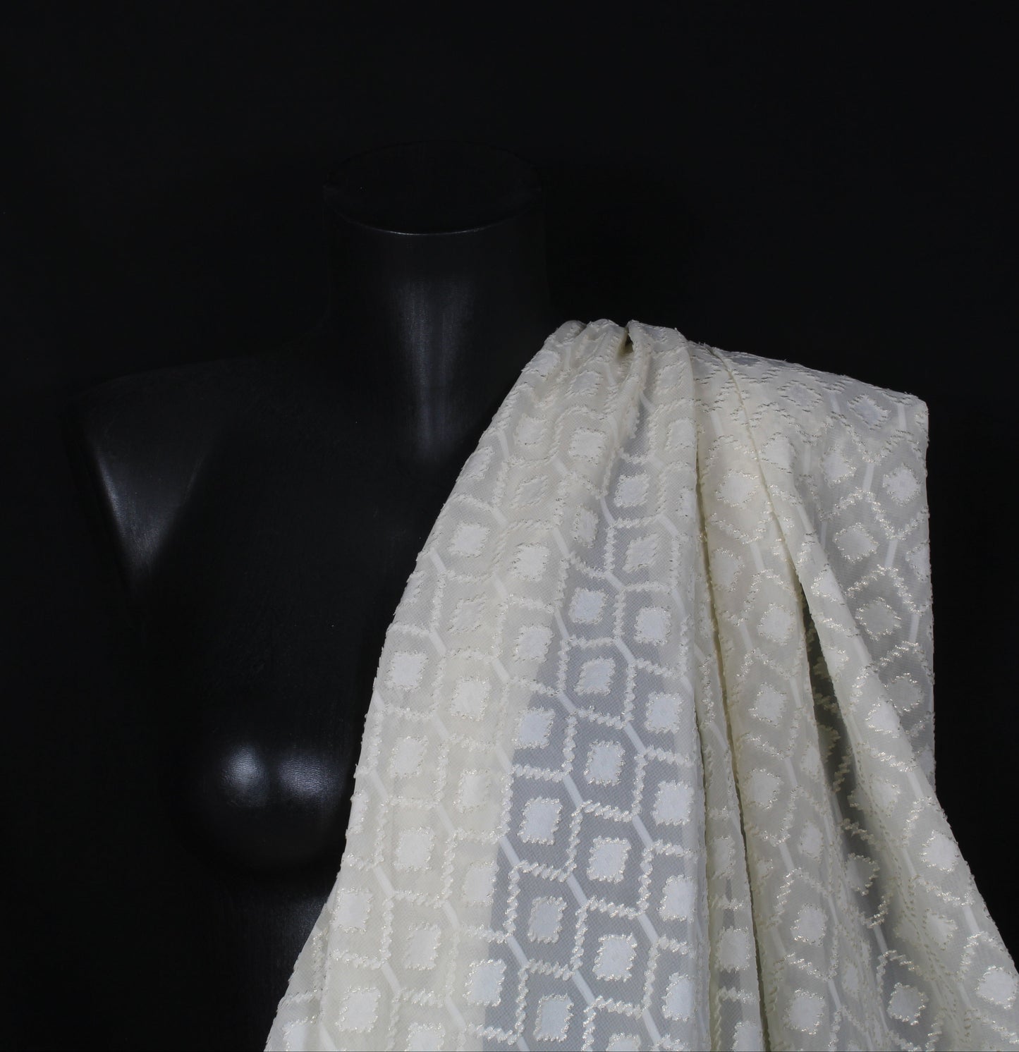 Tissu dévoré - motif losange - écru et doré - photo 5/5 | So Tissus