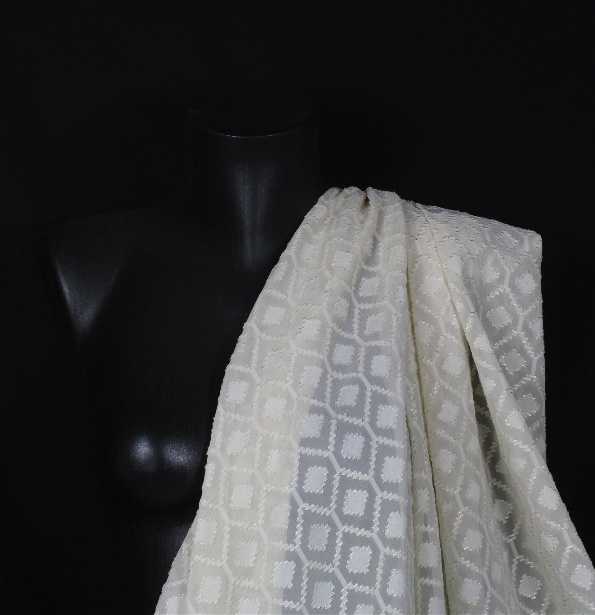 Tissu dévoré - motif losange - écru et doré - photo 5/5 | So Tissus