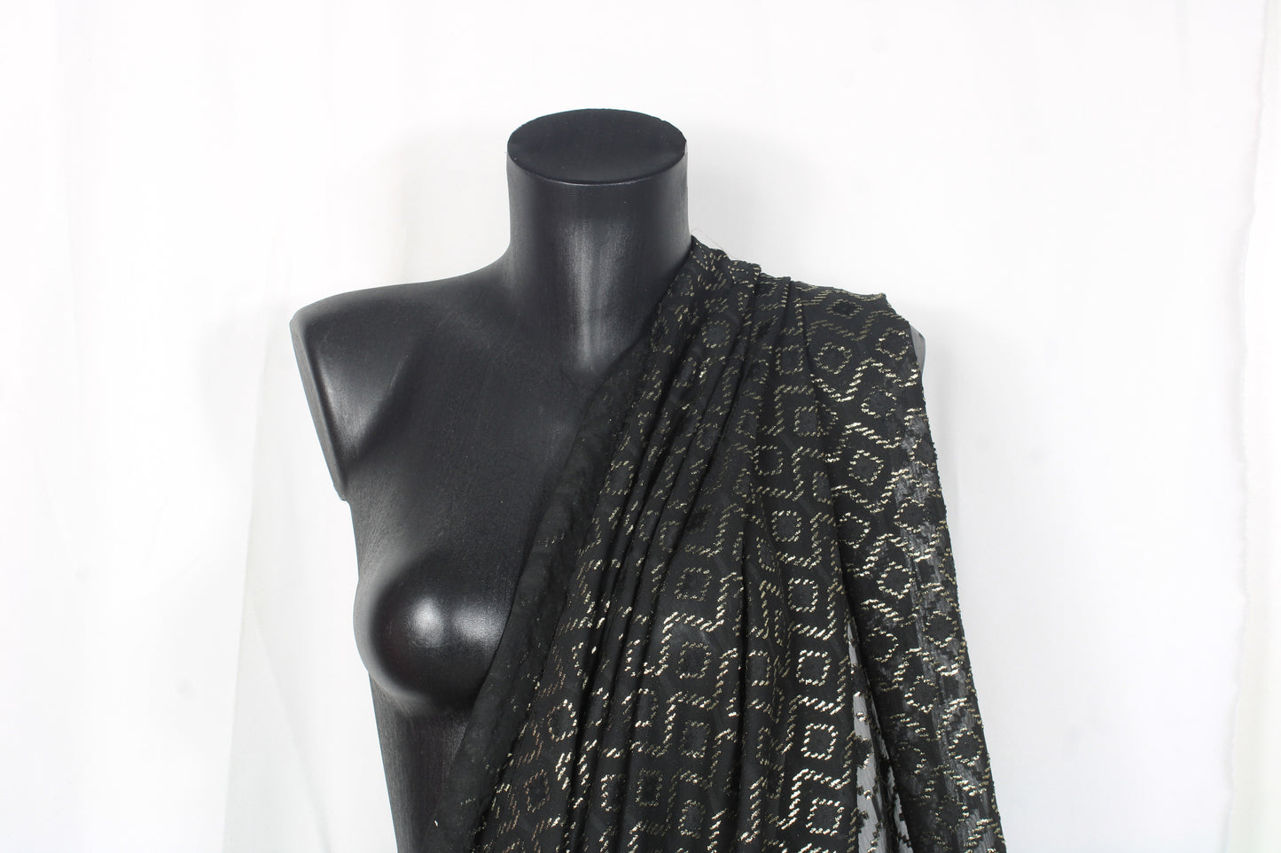 Tissu dévoré - motif losange - noir et doré - photo 5/5 | So Tissus