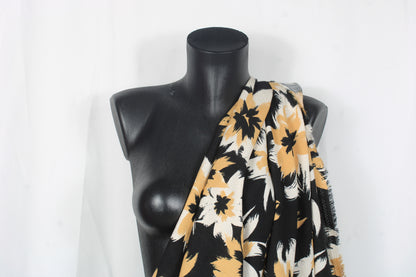 Tissu crepe viscose - imprimé fleurs abstraites - ton beige, écru et noir - photo 4/5 | So Tissus