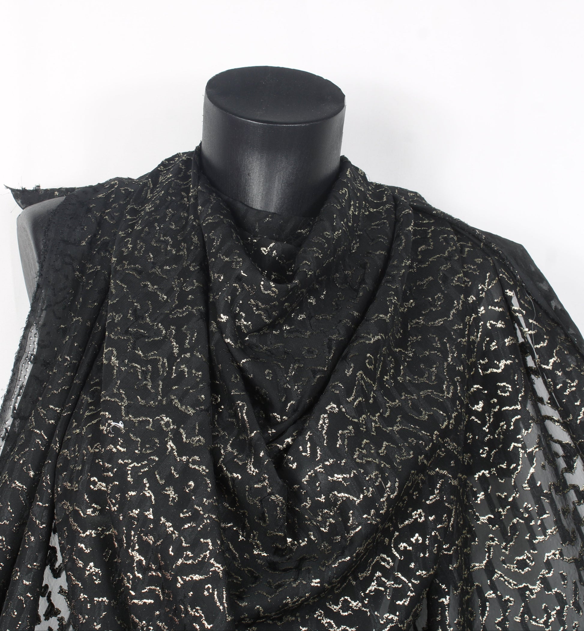 Tissu dévoré - motif tacheté - noir et doré - photo 4/5 | So Tissus