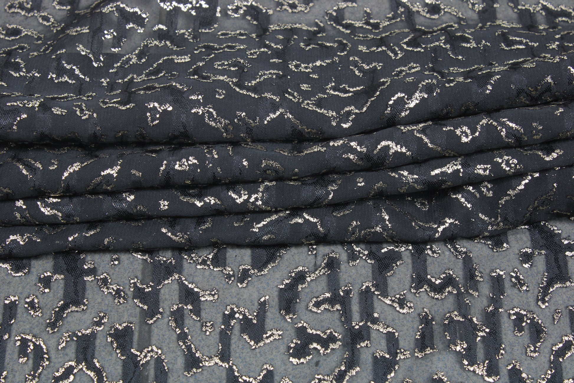 Tissu dévoré - motif tacheté - noir et doré - photo 2/5 | So Tissus