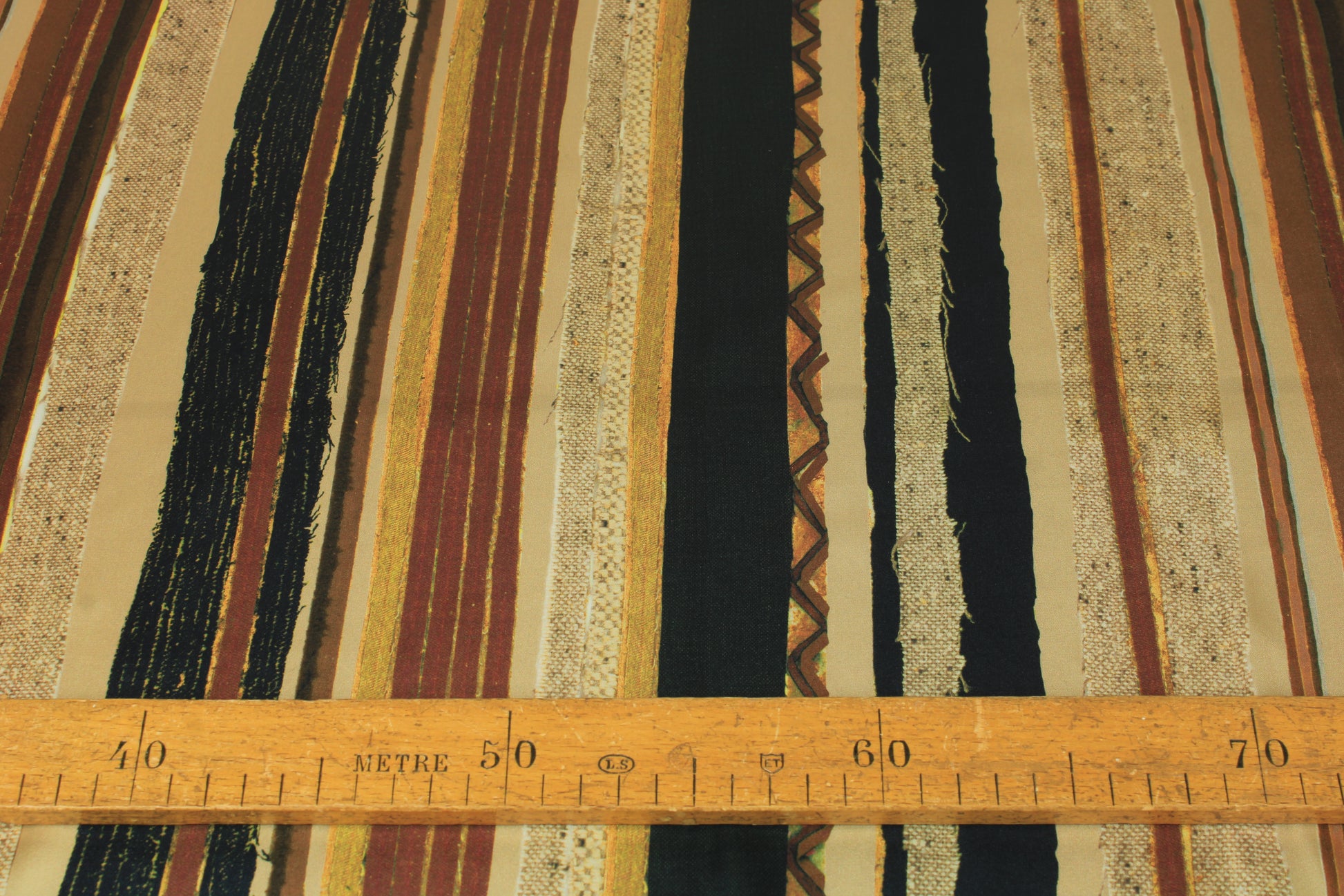 Tissu satin - imprimé ethnique rayé - ton beige - photo 3/5 | So Tissus
