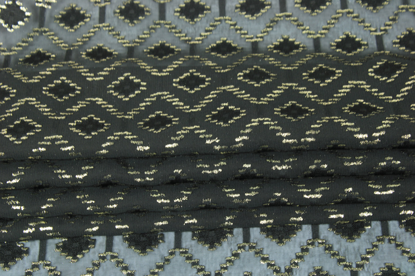 Tissu dévoré - motif losange - noir et doré - photo 2/5 | So Tissus