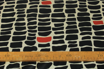 Tissu satin - imprimé tacheté - ton noir et crème - photo 5/5 | So Tissus