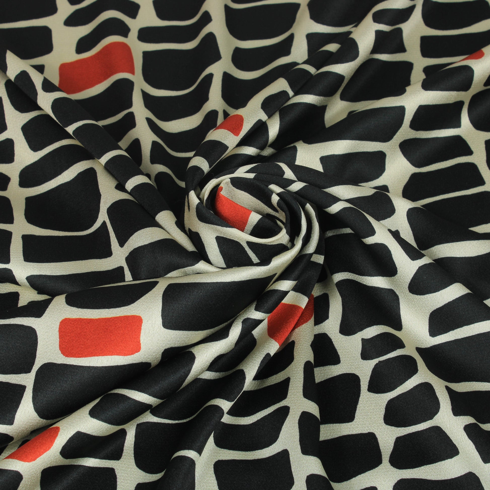 Tissu satin - imprimé tacheté - ton noir et crème - photo 1/5 | So Tissus
