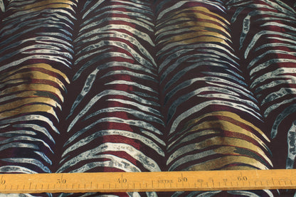 Tissu satin - imprimé ethnique - ton bordeaux - photo 4/4 | So Tissus