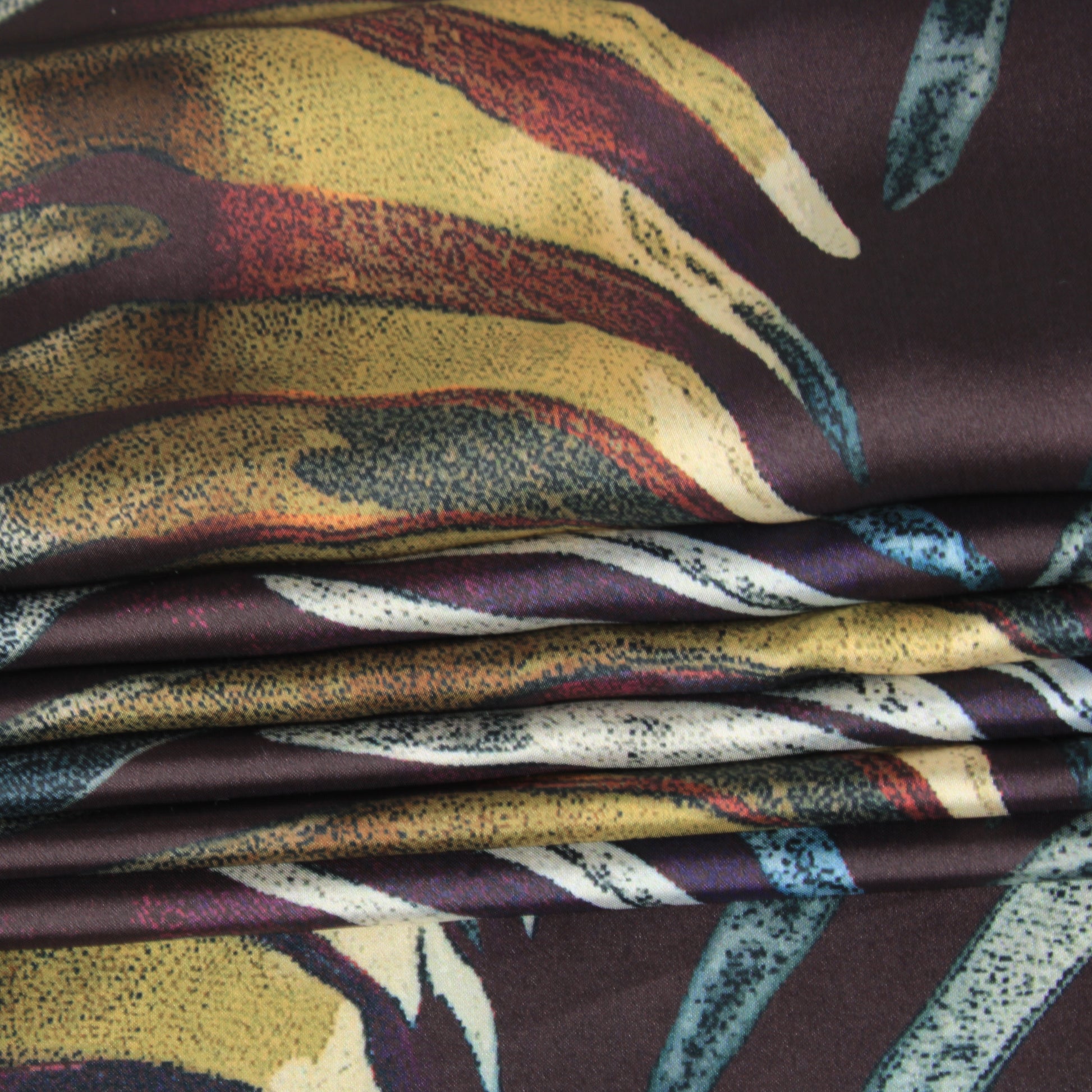 Tissu satin - imprimé ethnique - ton bordeaux - photo 1/4 | So Tissus